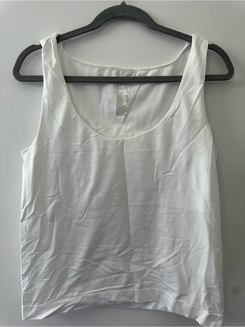 Women's White Seamless Scoop Neck Tank Top - Lightweight Everyday Layer